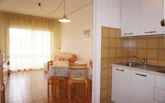 Nice Apartment for 5 People-pool-tv- A C by Beahost Rentals