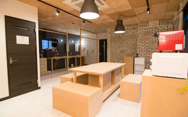 TONAGI Hostel & Cafe