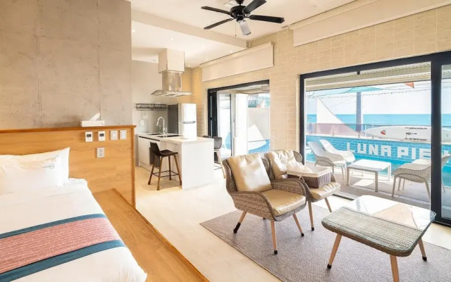 Gyeongju Luna Piena Poolvilla