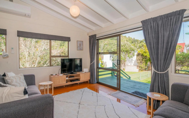 Cooks Crib - Cook's Beach Holiday Home