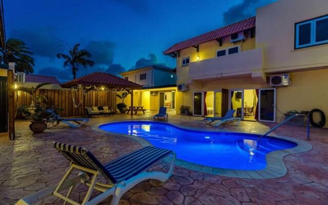 NEW 6br6 5BA Villa 200m to Beach w Privatepool