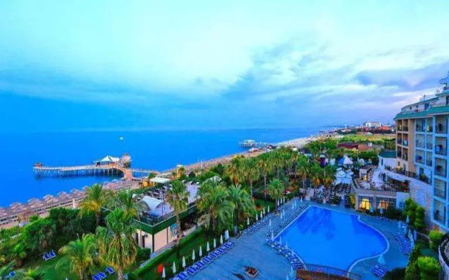 Lyra Resort & Spa