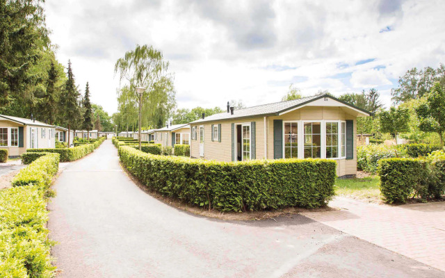 Nice chalet with microwave, Wageningen at 3.5 km.