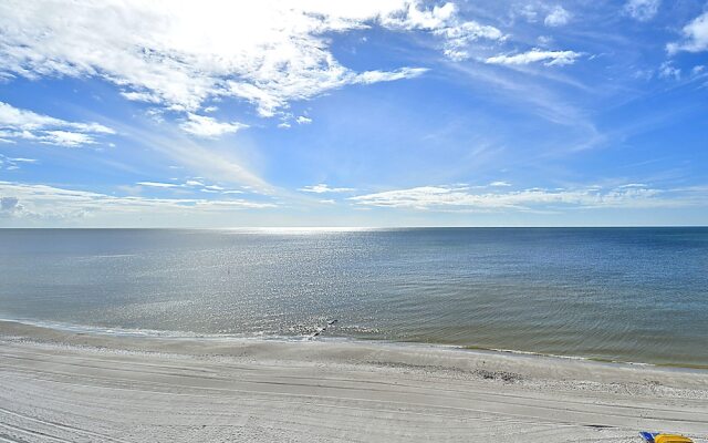 Trillium 5B Beach Front With Private Balcony/amazing Gulf Views!