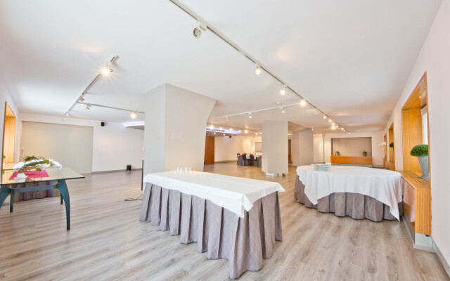 Aparthotel Atenea Valles