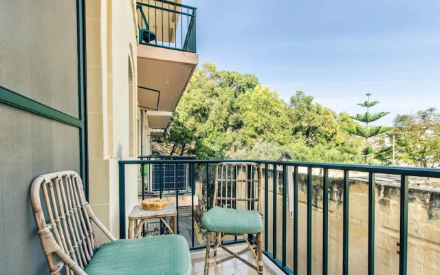 Retro Designer Homelike Apartment - Close to Beach