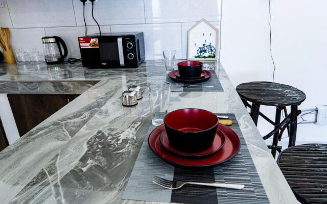 Light House- 1 BR- 43 inch Smart TV- Hot Shower