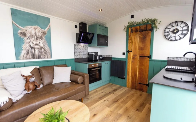 Willows Rest - 1 Bed Shepherd's Hut - Pentlepoir