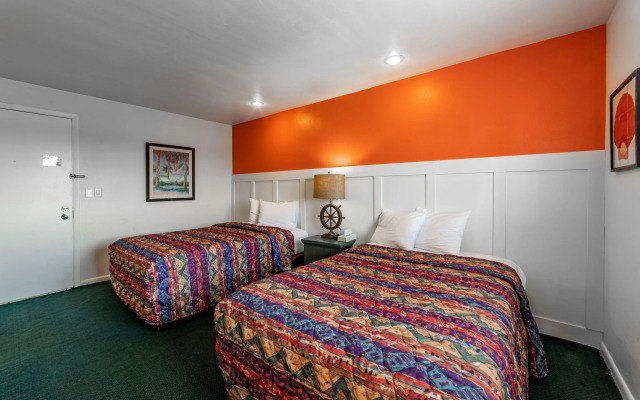 Captain's Table Hotel