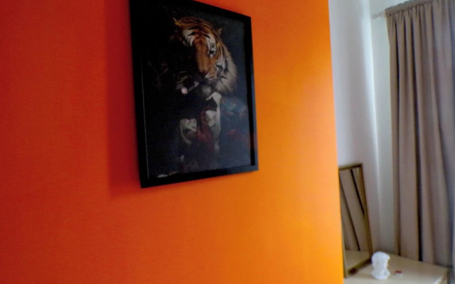 The Orange Housesleeps8-parking-pets&familyok-ac