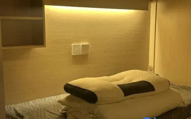 Shenyue International Youth Hostel (Pingzhou Subway Station)