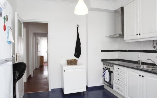 Comfortable and Central Apartment Cascais