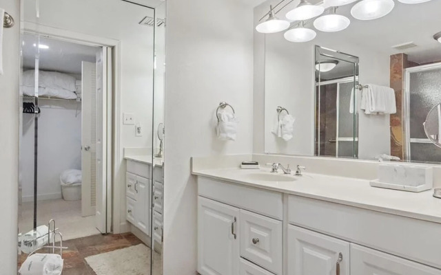 Shoreline Towers 1113