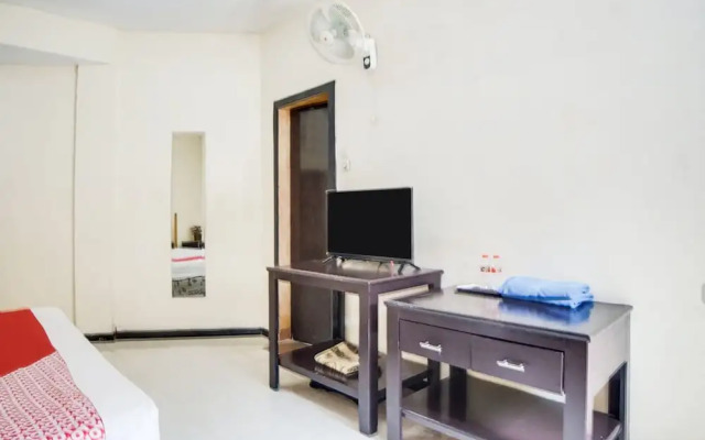 OYO 91878 Cherry Red Hotel