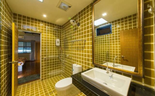 Near Shopping Mall/Old Town R.