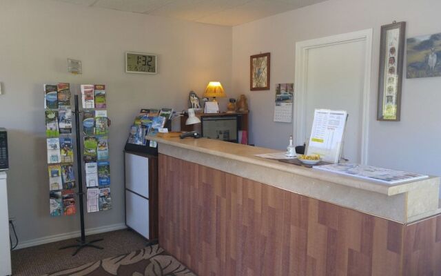 Monashee Motel