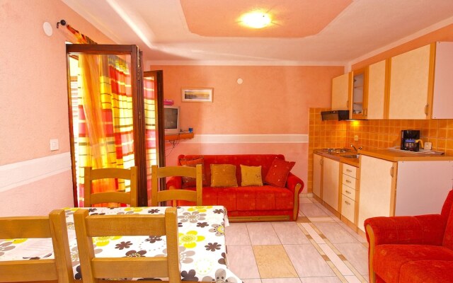 Apartments Orange 709