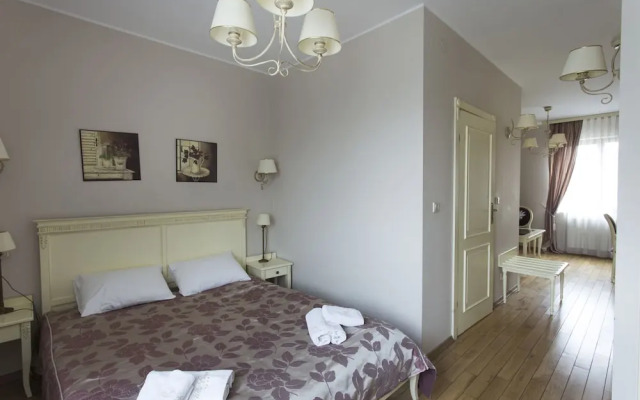 Villa Estera - Hotel & Restauracja