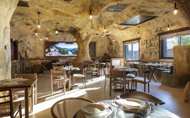 Hotel OstOria BW Signature Collection