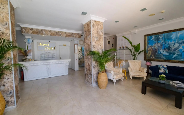 Moni Hotel
