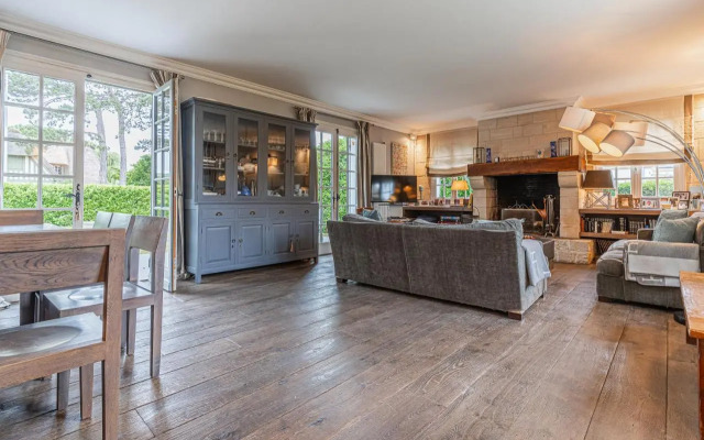 Luxueuse Chaumière 4 Chambres avec jardin