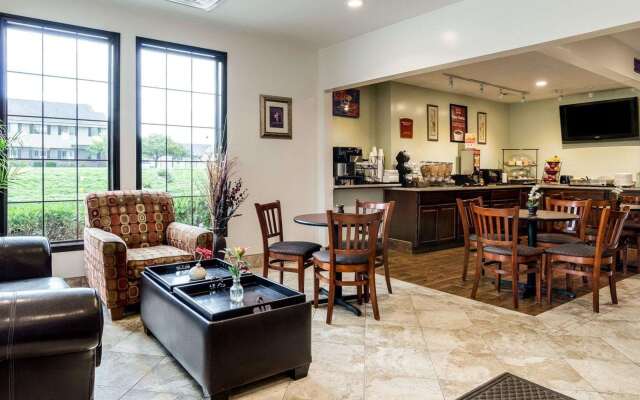 Econo Lodge University