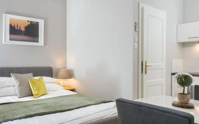 Venetian House Market Square Aparthotel