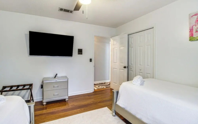 Pool + Gameroom: Family Fun Retreat in Hinesville!