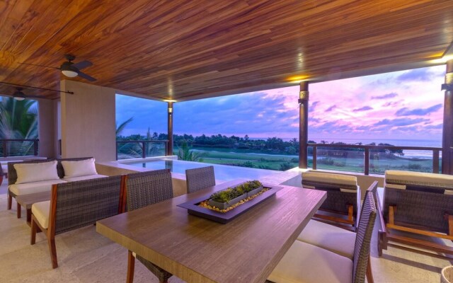 Sunny Vacation Condo 4