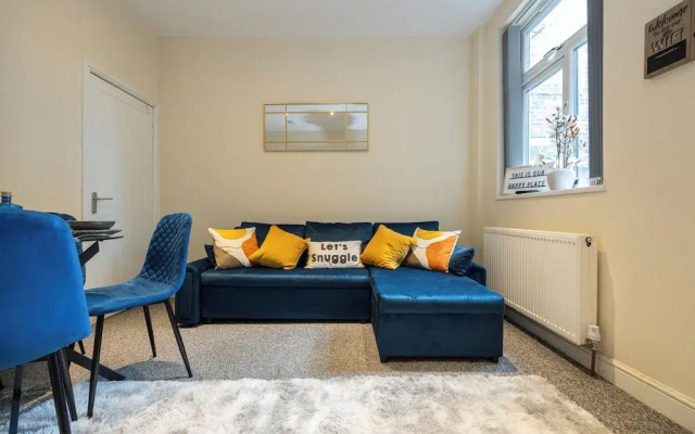 Stunning 3 Bedroom Home in Newcastle-under-lyme With Garden