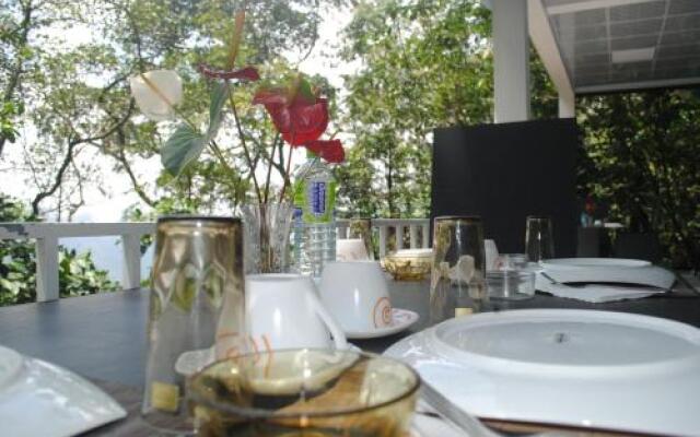 Glass Rooms Accommodations Adam's peak