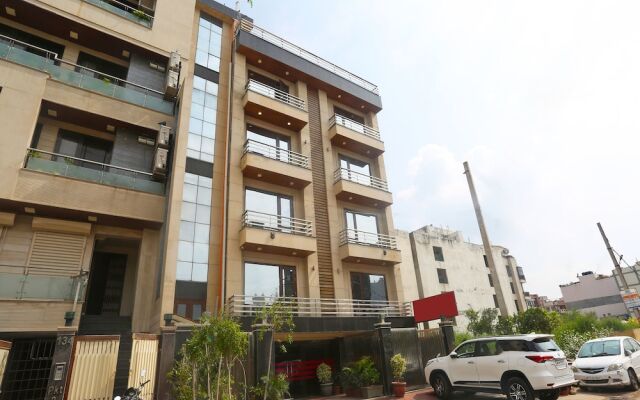 OYO TOWNHOUSE 460 H C Grand