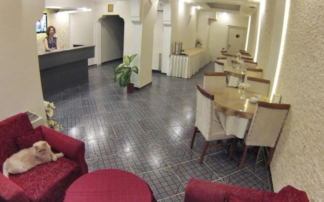 Anil Hotel