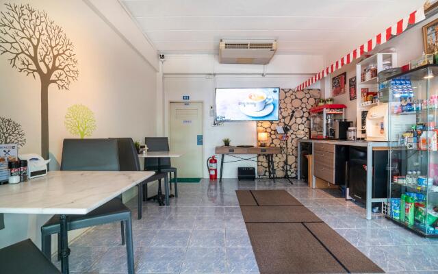 Aromdee Apartment