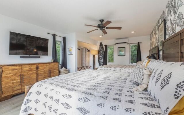 Bond House 4 Bedroom Home by RedAwning