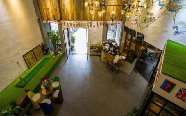 Comma Travel International Youth Hotel