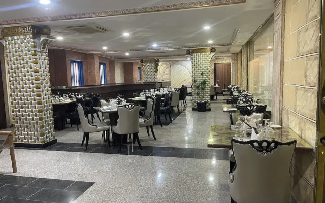 AA Hotel & Suites