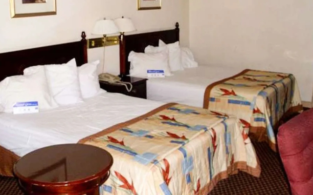 Super Inn & Suites by OYO Milledgeville