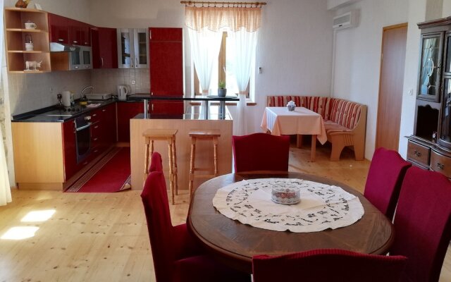 Villa Valeta 500 Meters From the Beach