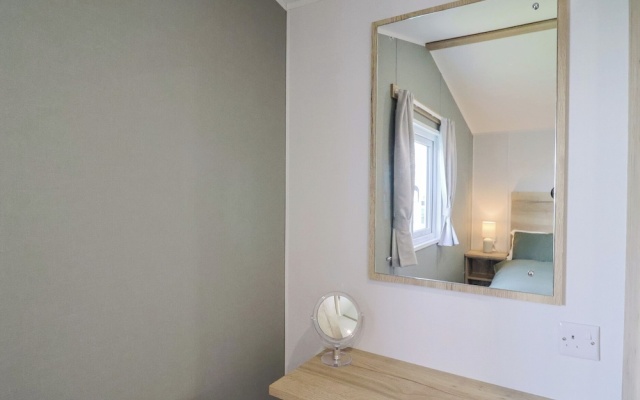 39 Greenlands, Littlesea Holiday Park