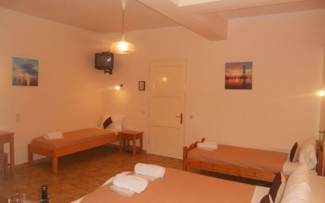 Elli Marina Studios and Apartments