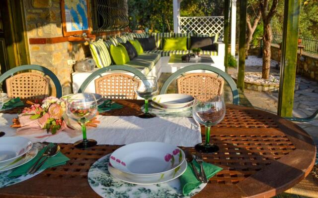Nikos Stone House 80m from the beach with wifi