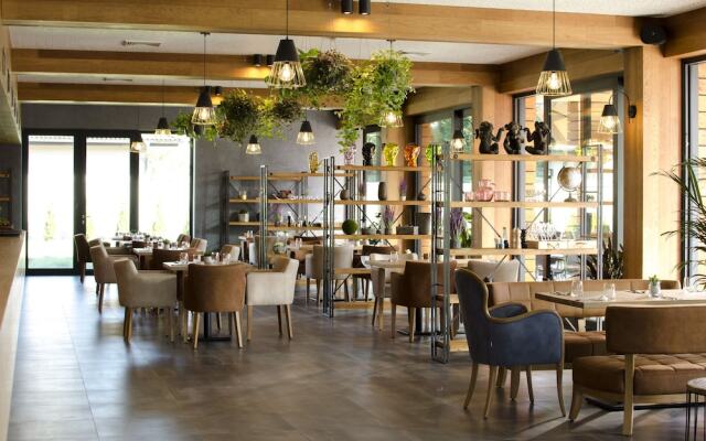 AZZA Hotel & Restaurant