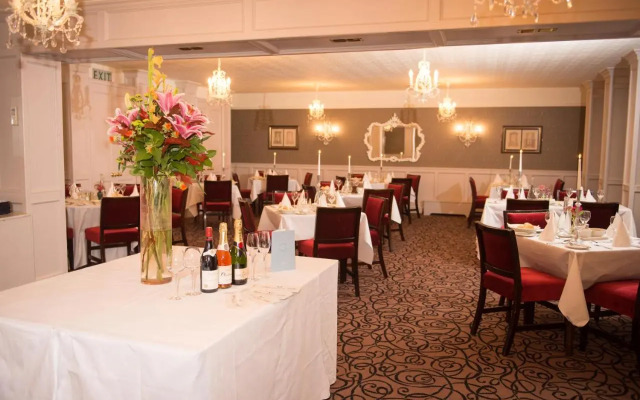 Devon Inn Hotel
