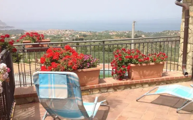 Villa Panoramica Con Piscina