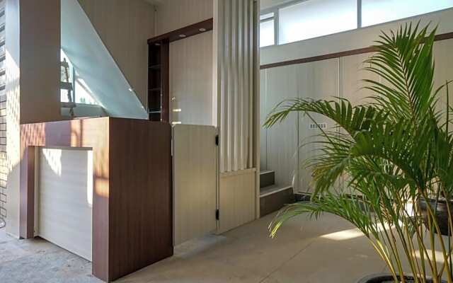 Vaccinated Staff - OYO 948 Vivi Residence Syariah II