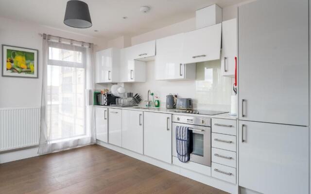 **New** Divine Apartments Slough High Street 2 bed