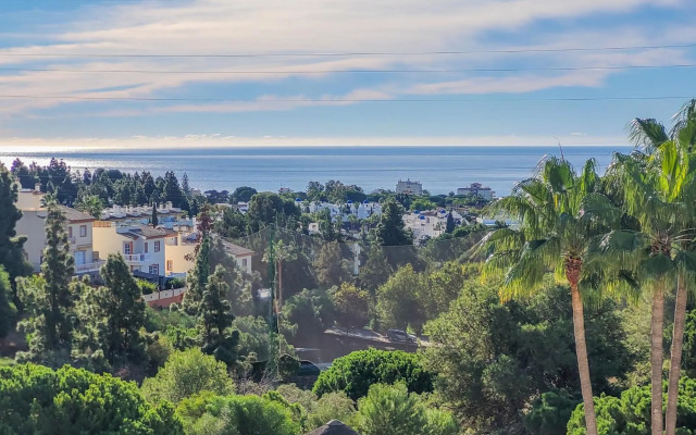 Cozy 2BR apt with sea views WIFI AC PARKING