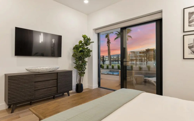 Modern Lagoon 7 Bedroom Home