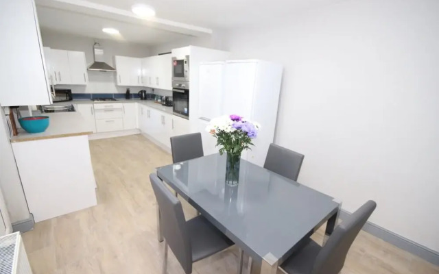 Stunning 6 bed House